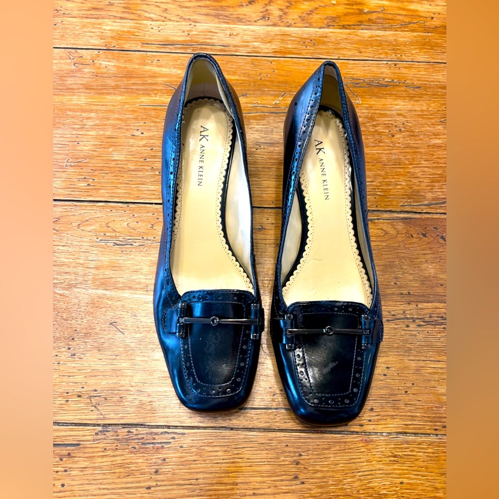Preppy Academia patented leather horse bit loafer pump w/ block heel size 8.5